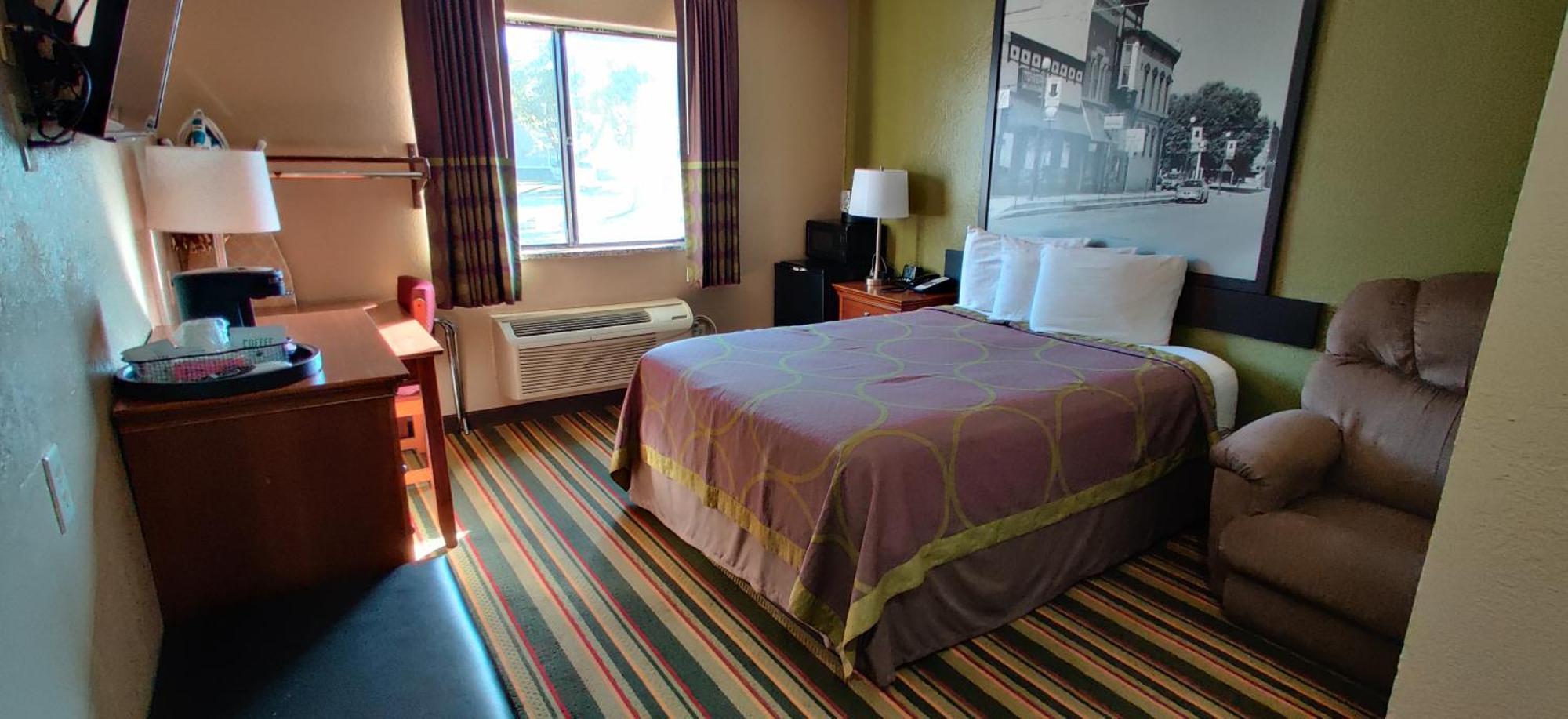 Queen Room - Mobility Access/Non-Smoking