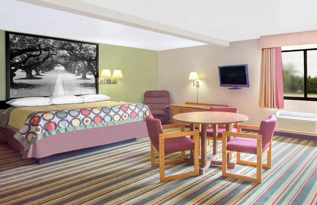 Super 8 By Wyndham Champaign-1