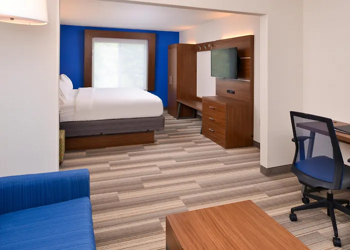 Hot Tub in Room Holiday Inn Express & Suites Urbana-Champaign-U Of I Area By Ihg